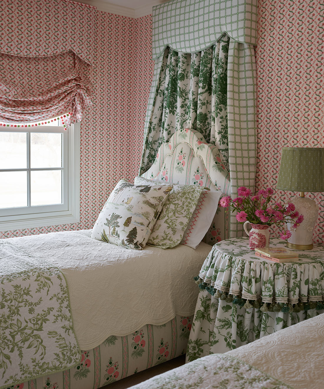 Jacqueline Wallpaper - Colourway: Pink - Insitu